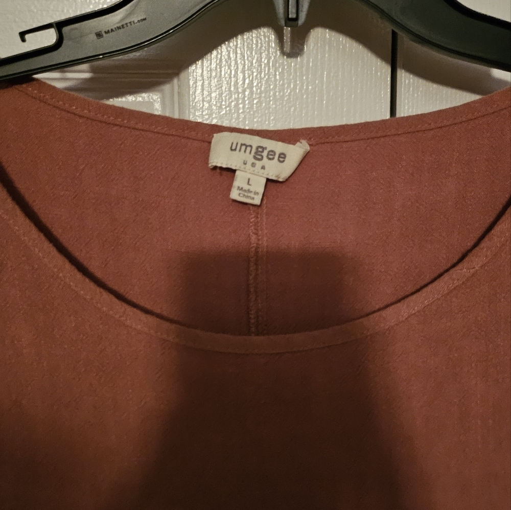 UMGEE BURNT ORANGE, LEOPARD ACCENTS, 3/4 SLEEVE TOP. SIZE MEDIUM - Picture 3 of 6